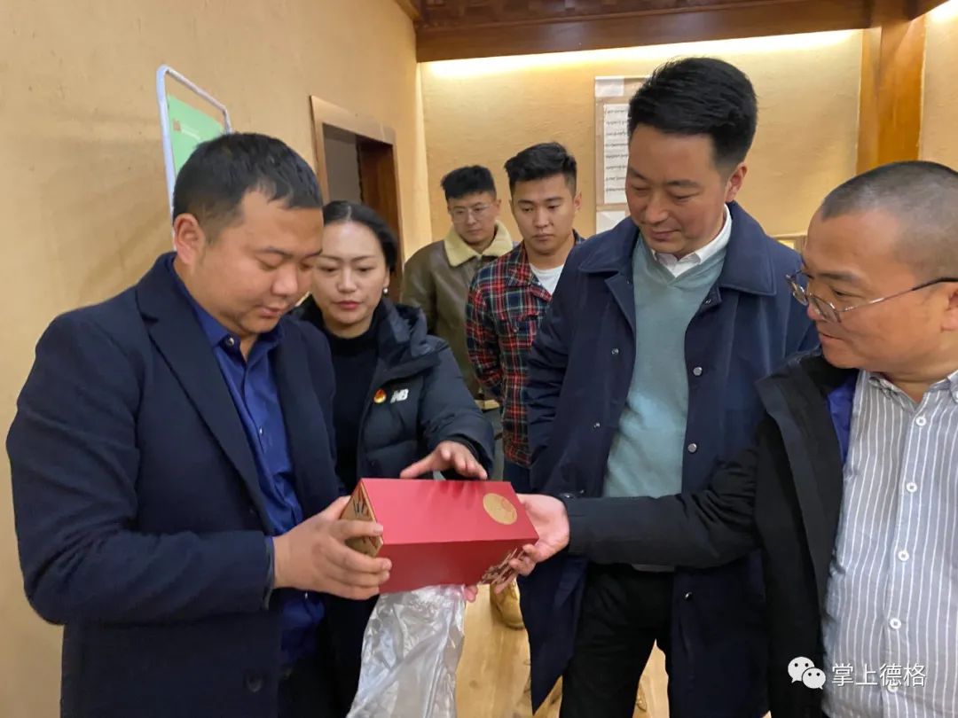 团州委书记方一舟来德格县视察