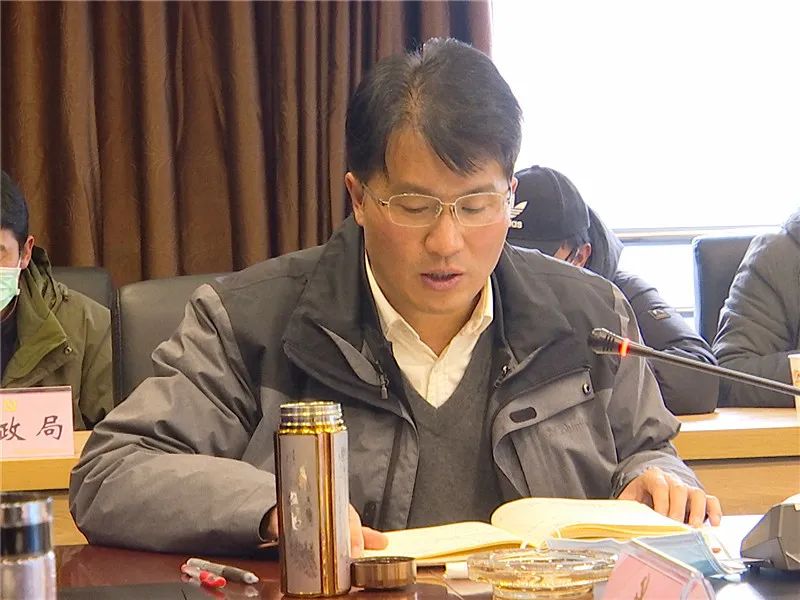 县长樊玉良在会上就应对新型冠状病毒感染肺炎疫情工作进行安排部署.