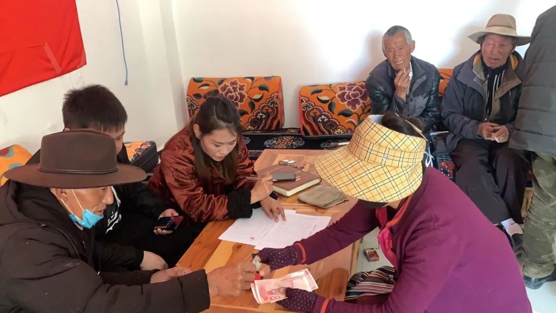 【脱贫攻坚】喜获分红金 脱贫攻坚步伐更坚定 --记炉霍县朱倭镇建档