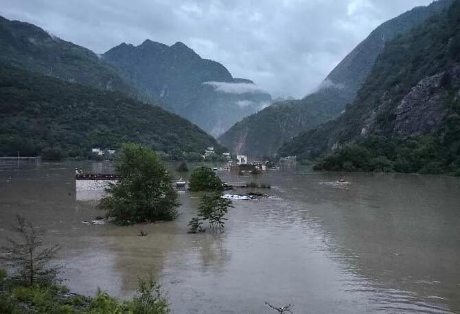 权威发布||丹巴县发生泥石流!